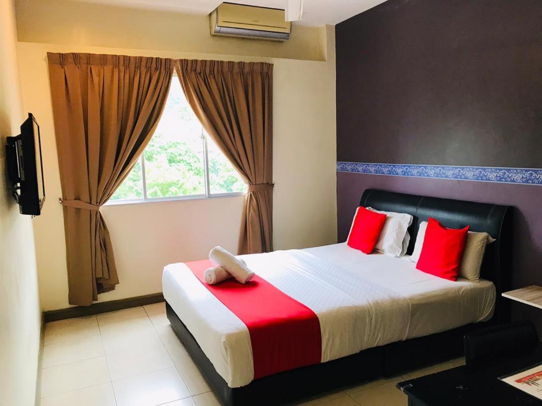 Alia Express Ferringhi Hotel Batu Feringgi Exterior foto