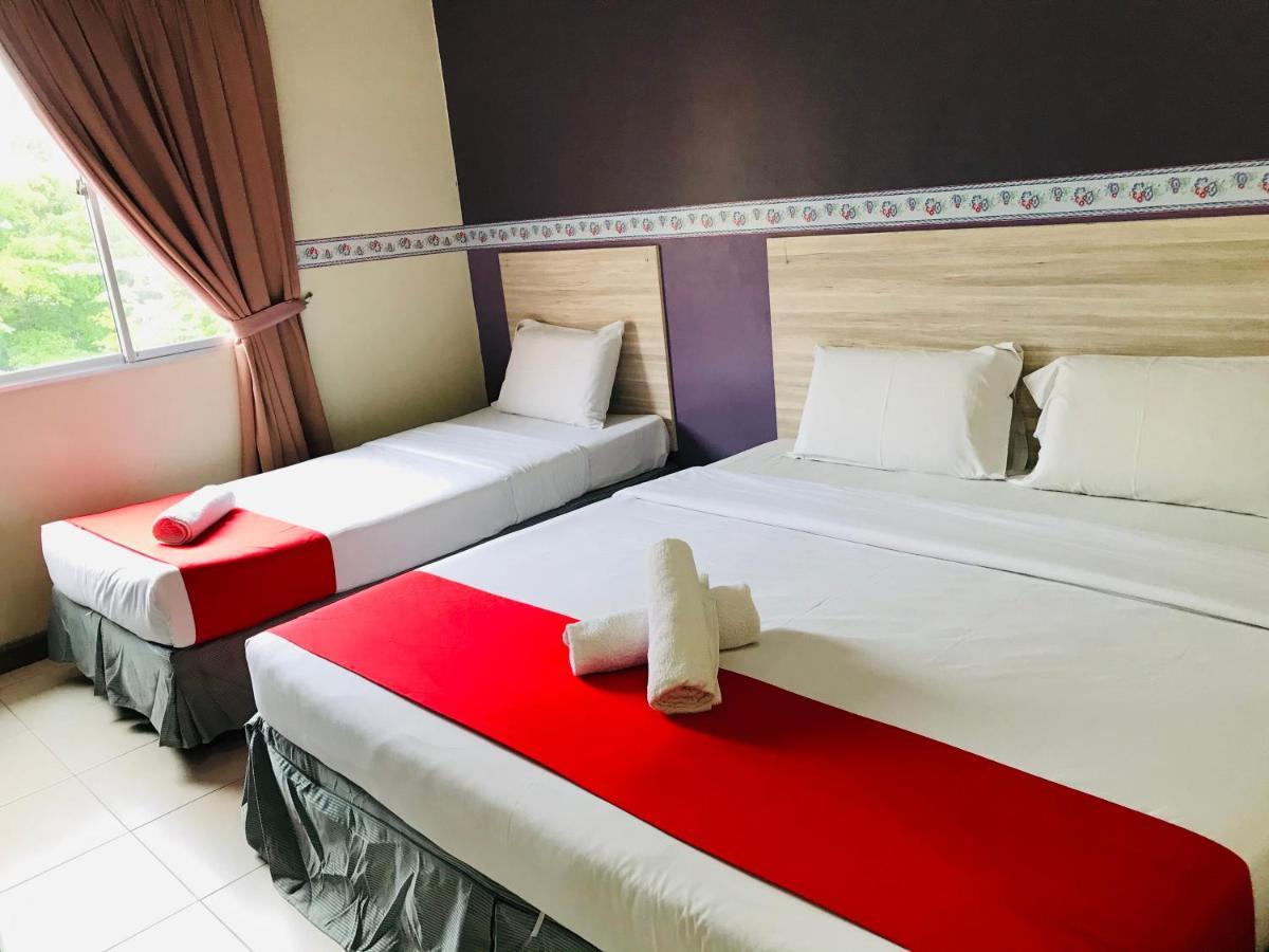 Alia Express Ferringhi Hotel Batu Feringgi Exterior foto