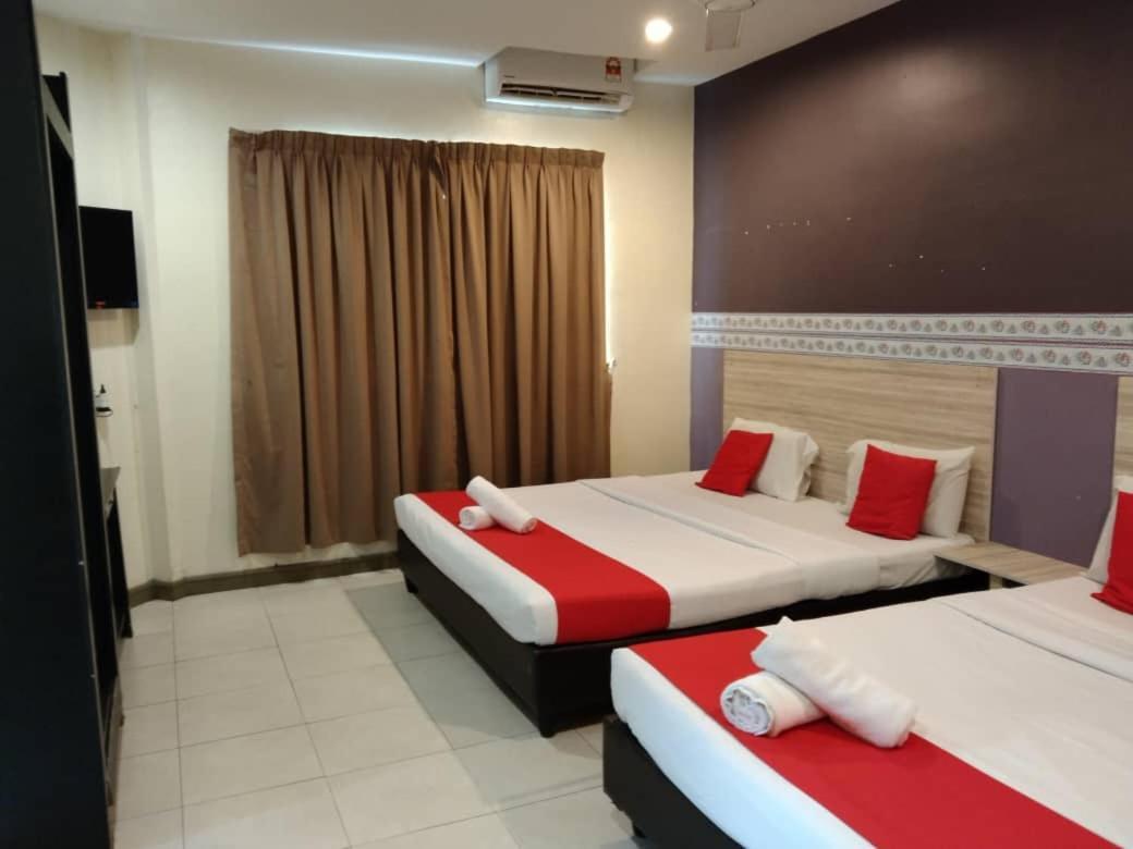 Alia Express Ferringhi Hotel Batu Feringgi Exterior foto
