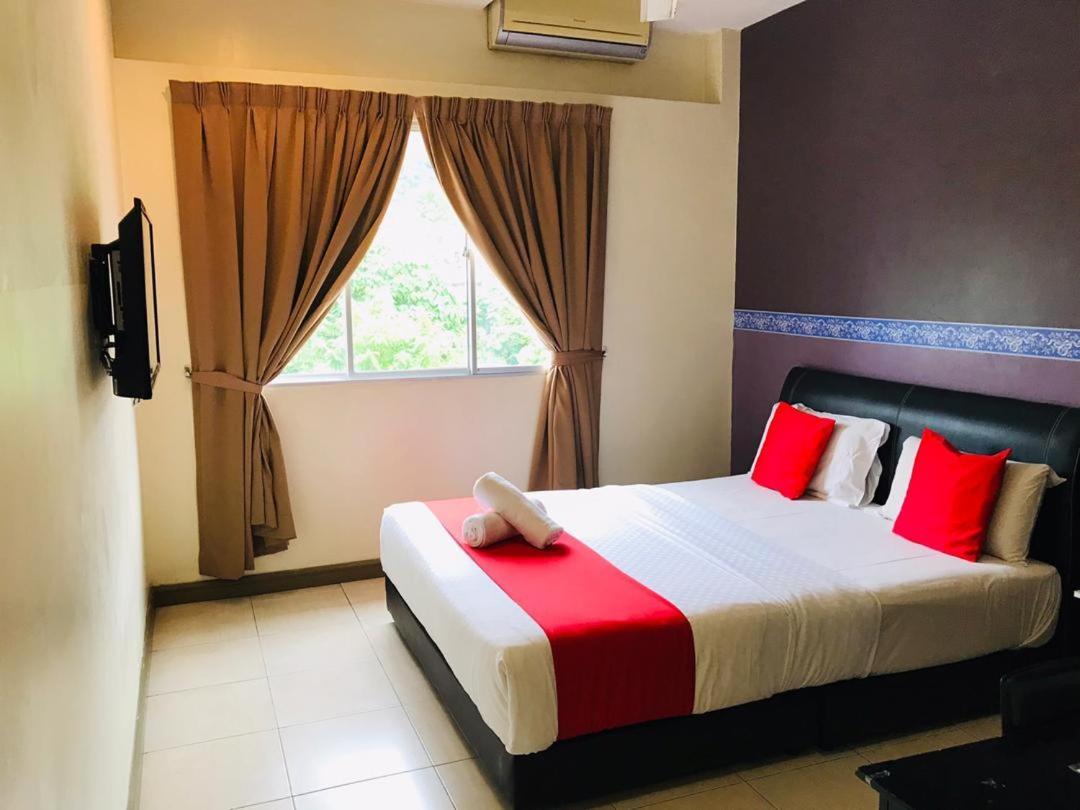 Alia Express Ferringhi Hotel Batu Feringgi Exterior foto
