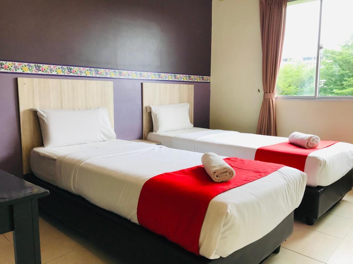 Alia Express Ferringhi Hotel Batu Feringgi Exterior foto