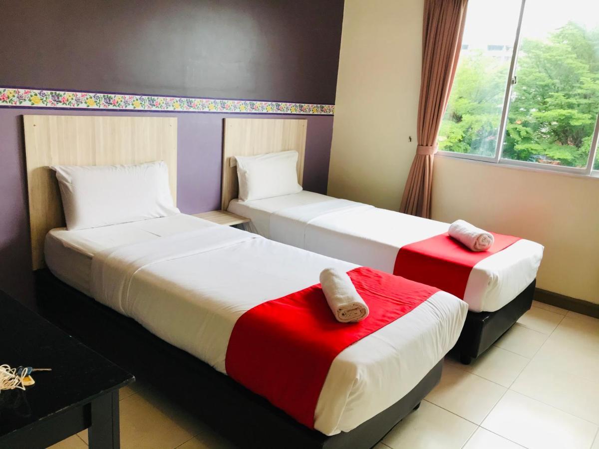 Alia Express Ferringhi Hotel Batu Feringgi Exterior foto