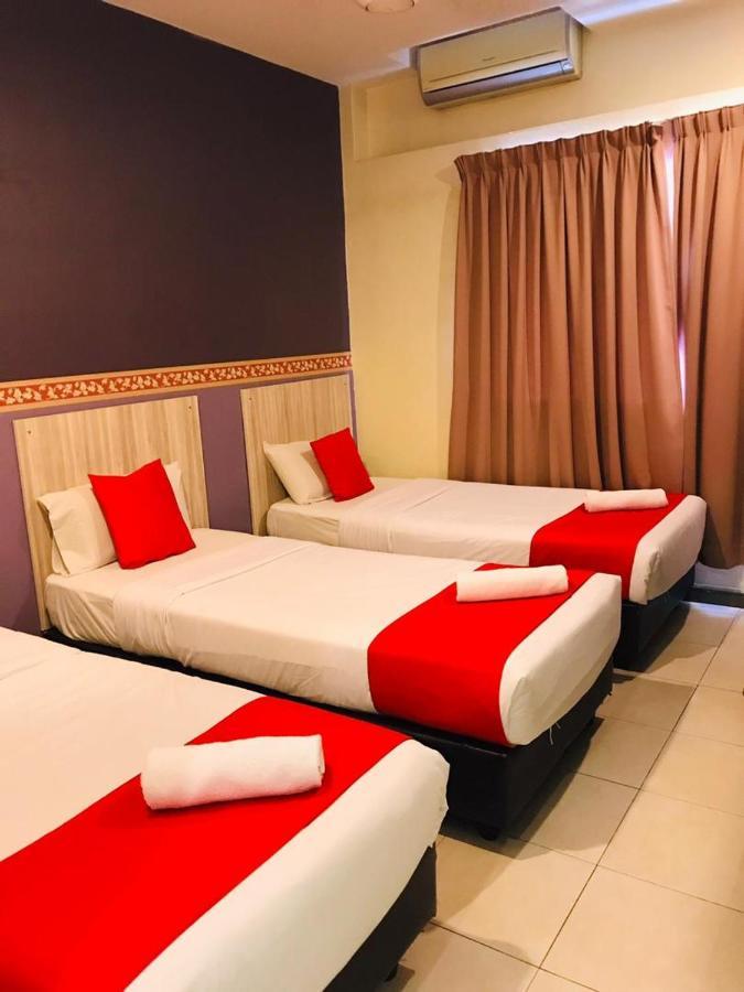 Alia Express Ferringhi Hotel Batu Feringgi Exterior foto
