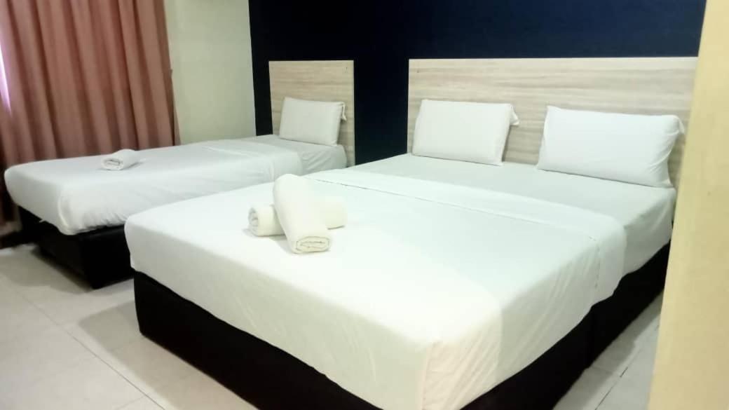 Alia Express Ferringhi Hotel Batu Feringgi Exterior foto