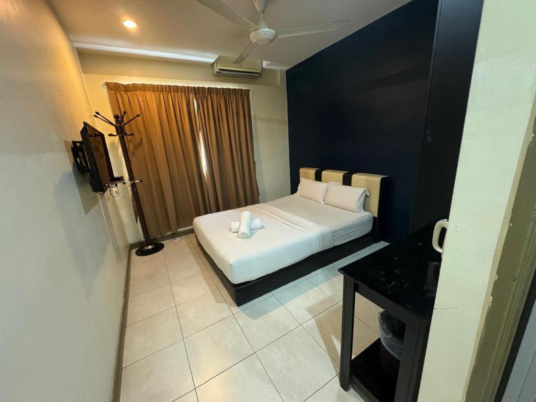 Alia Express Ferringhi Hotel Batu Feringgi Exterior foto
