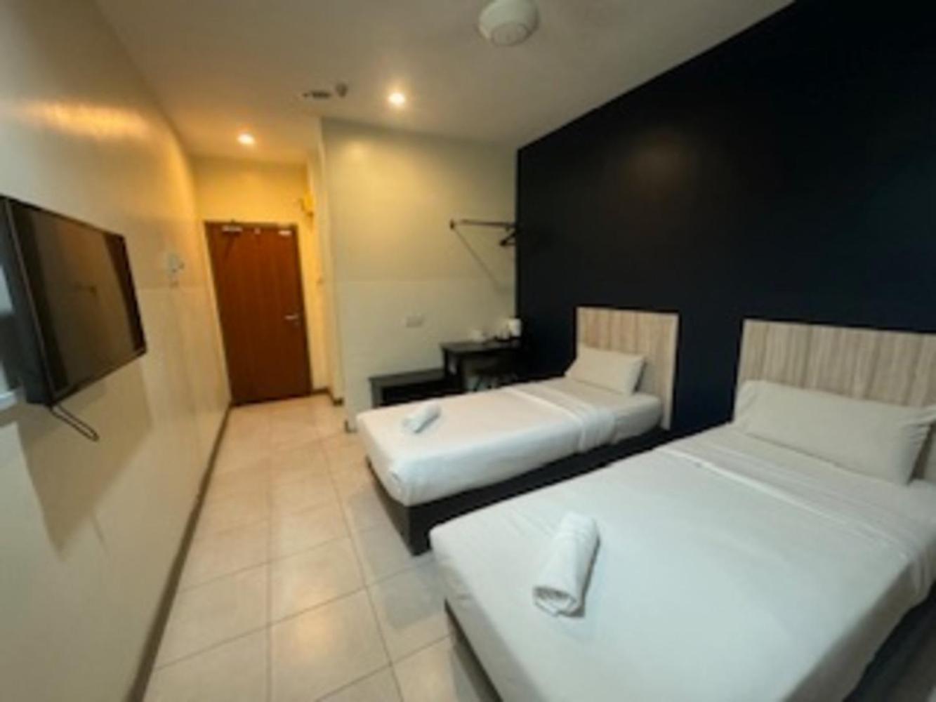 Alia Express Ferringhi Hotel Batu Feringgi Exterior foto