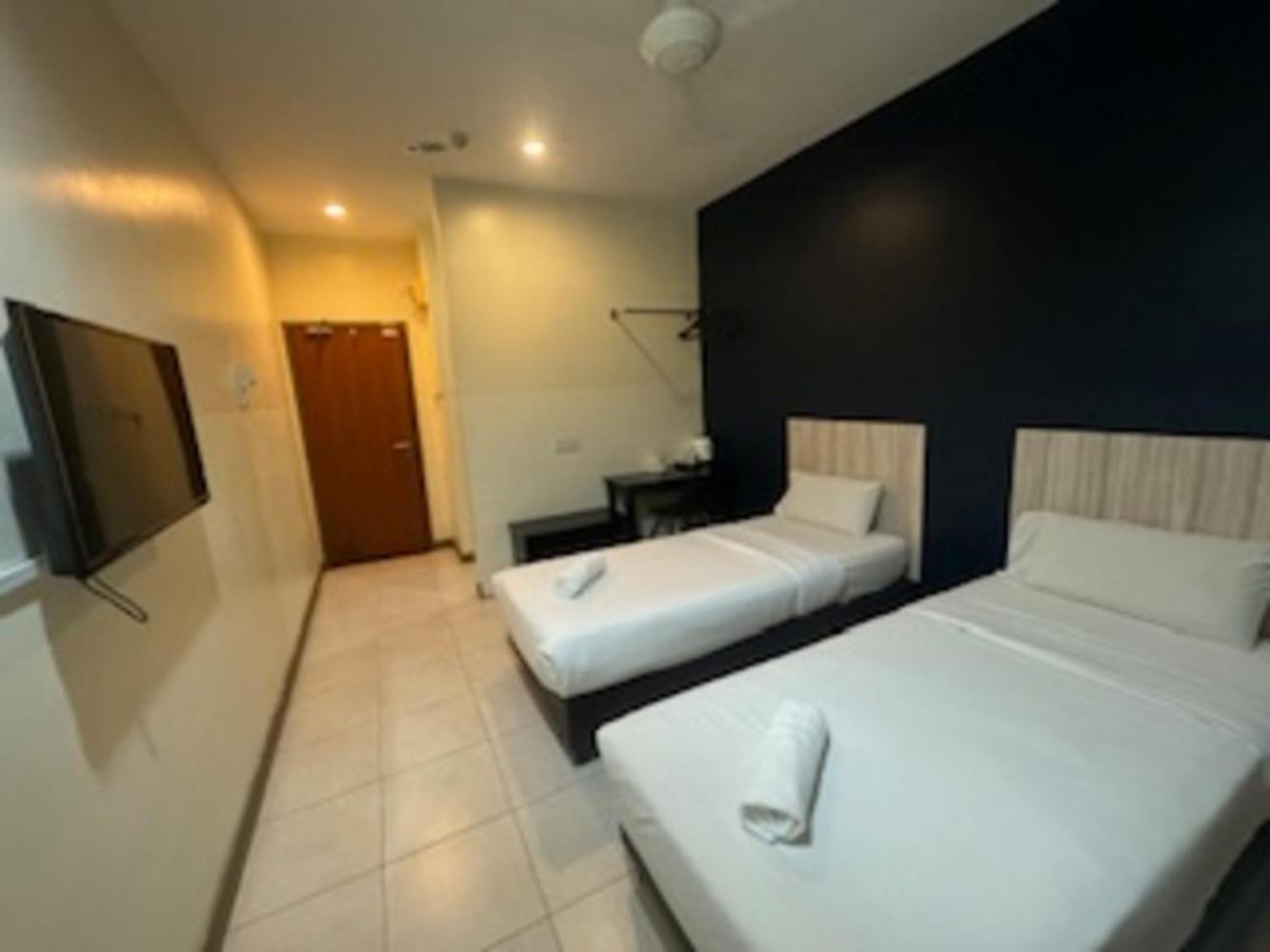 Alia Express Ferringhi Hotel Batu Feringgi Exterior foto