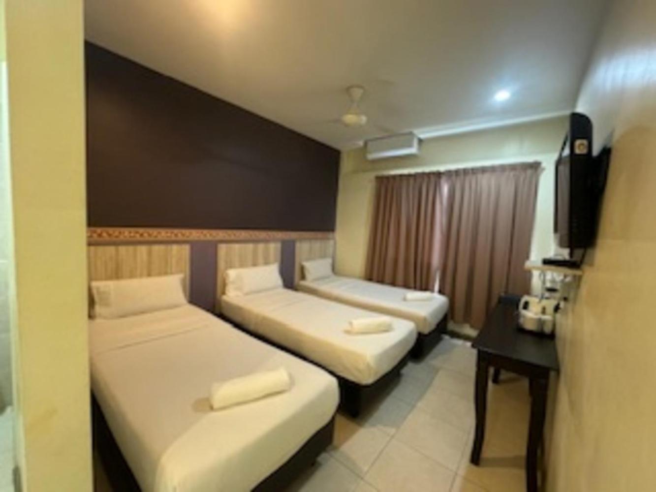 Alia Express Ferringhi Hotel Batu Feringgi Exterior foto