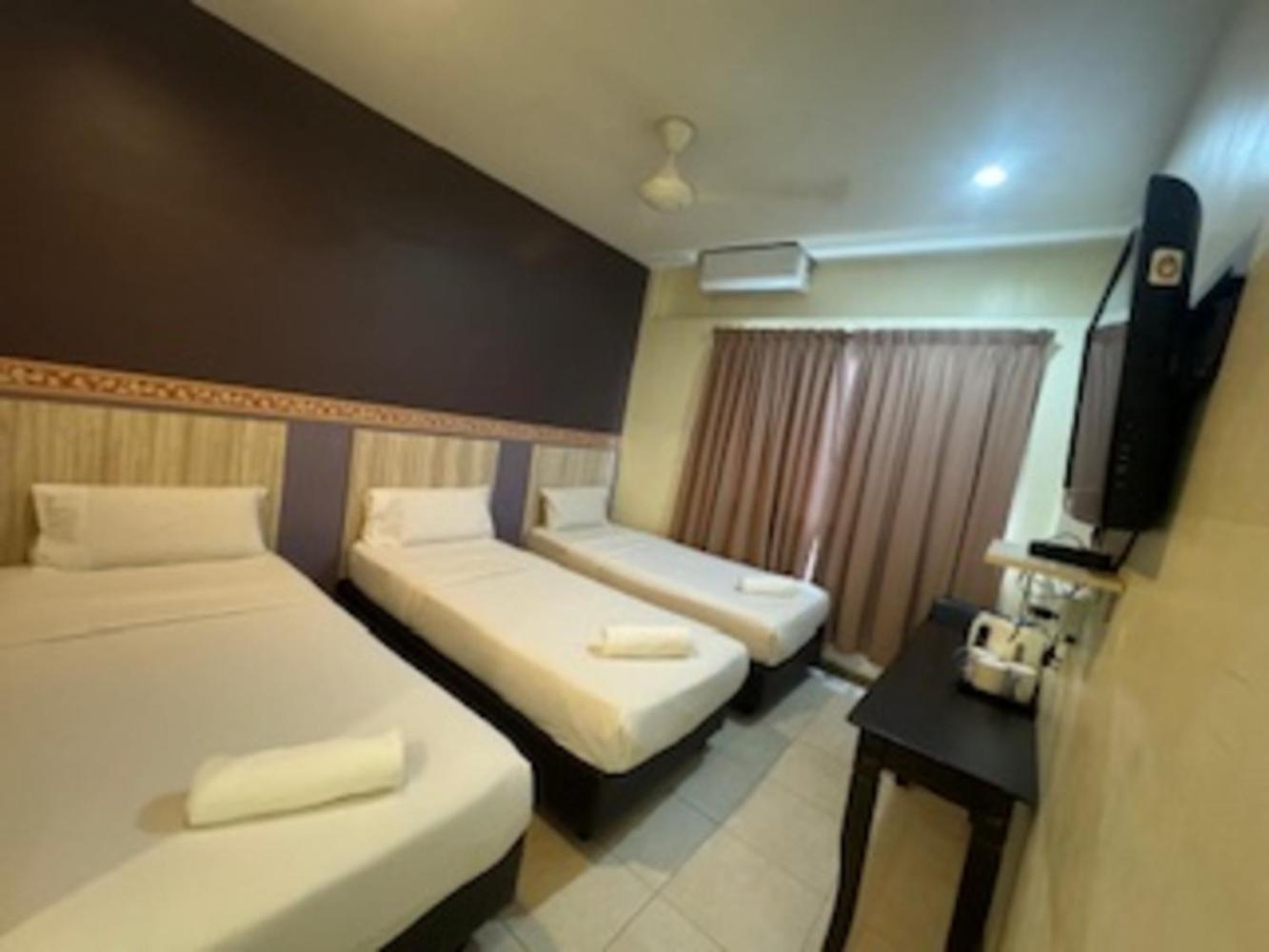 Alia Express Ferringhi Hotel Batu Feringgi Exterior foto