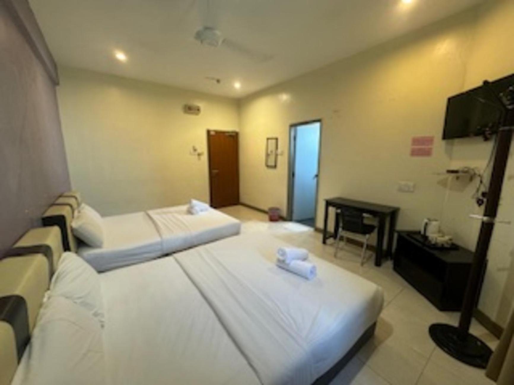 Alia Express Ferringhi Hotel Batu Feringgi Exterior foto