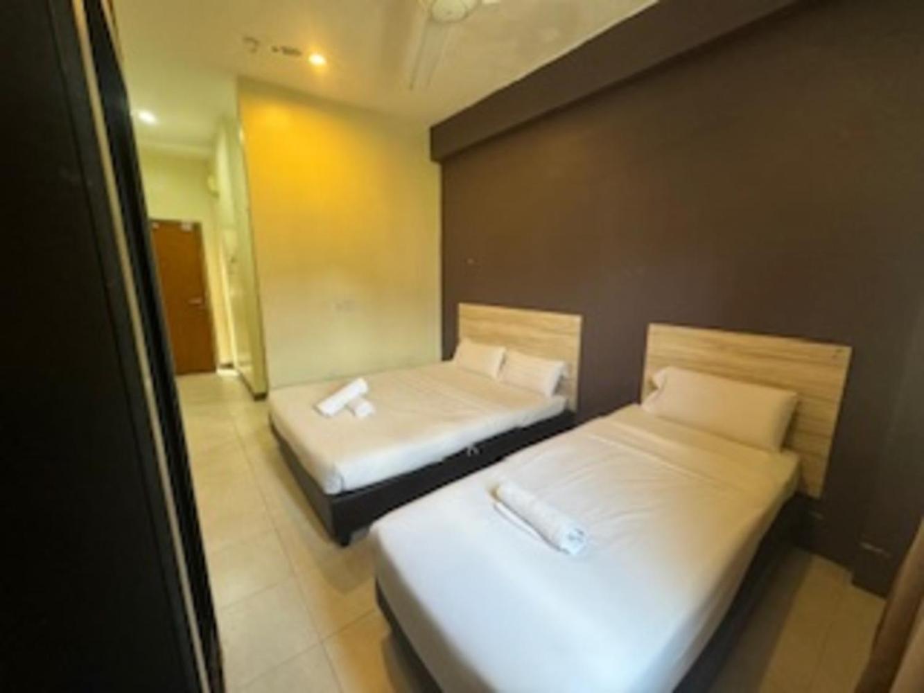 Alia Express Ferringhi Hotel Batu Feringgi Exterior foto