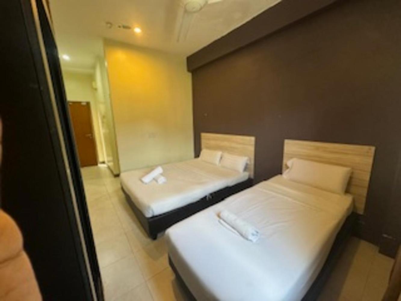 Alia Express Ferringhi Hotel Batu Feringgi Exterior foto