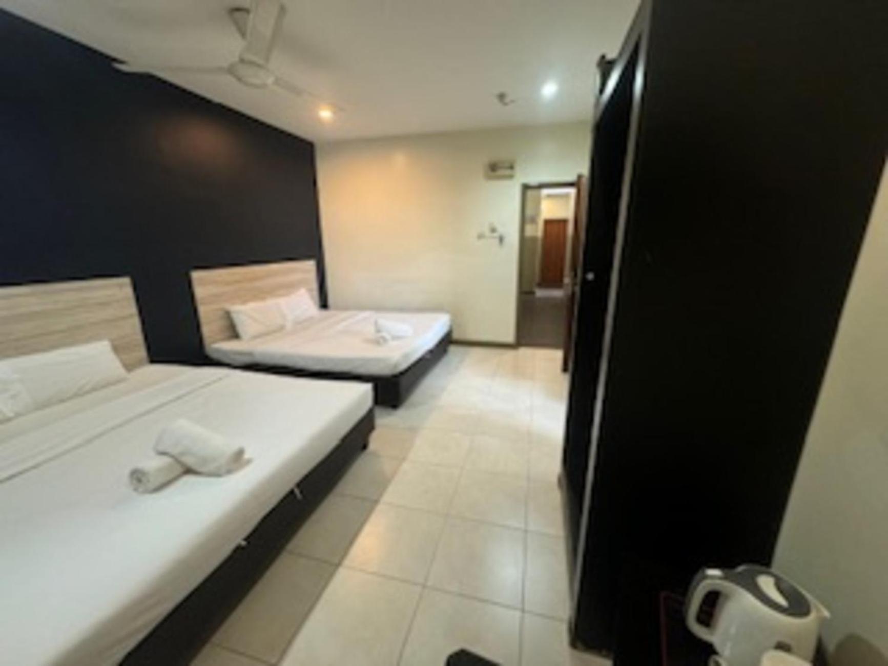 Alia Express Ferringhi Hotel Batu Feringgi Exterior foto