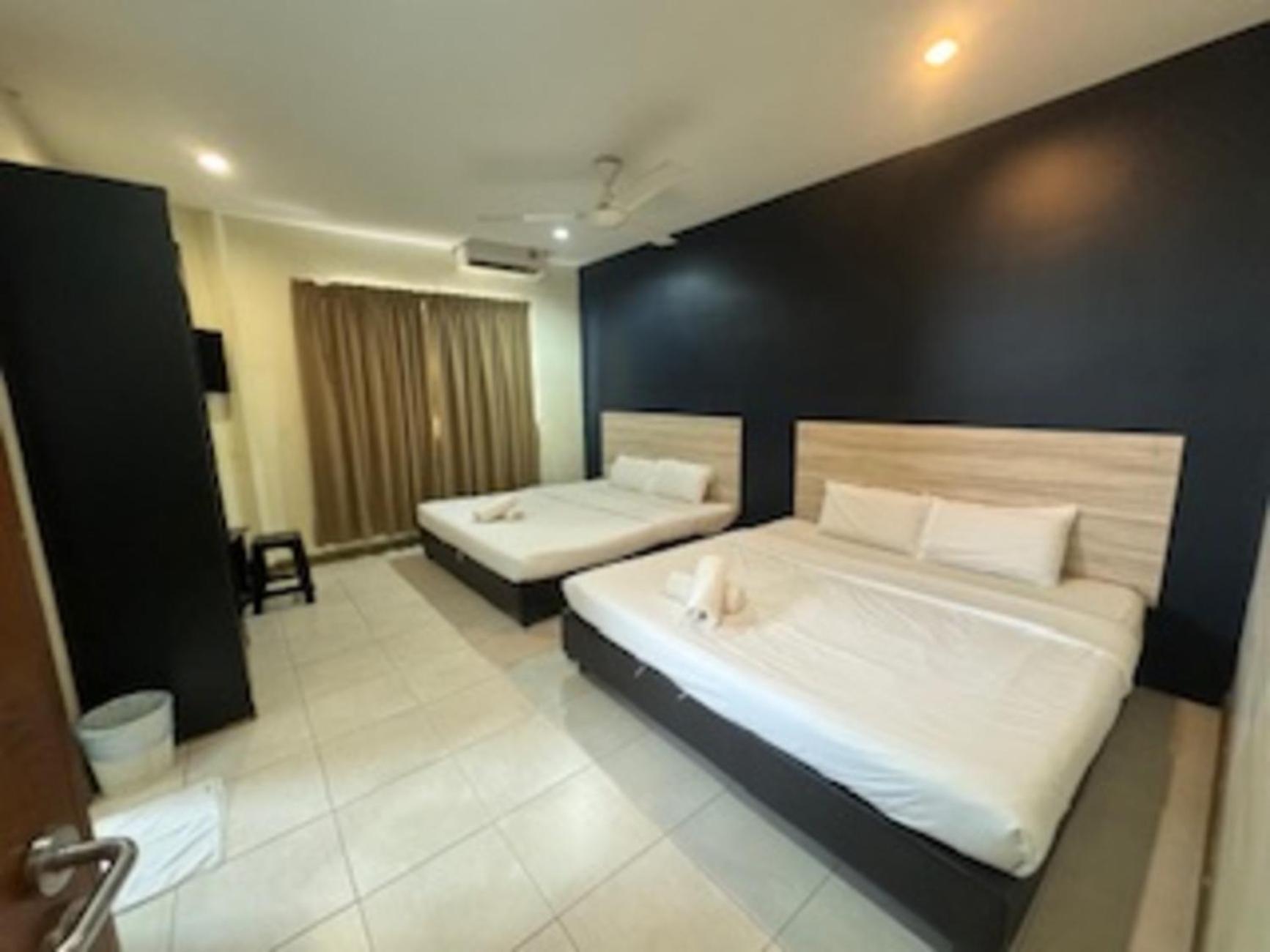 Alia Express Ferringhi Hotel Batu Feringgi Exterior foto