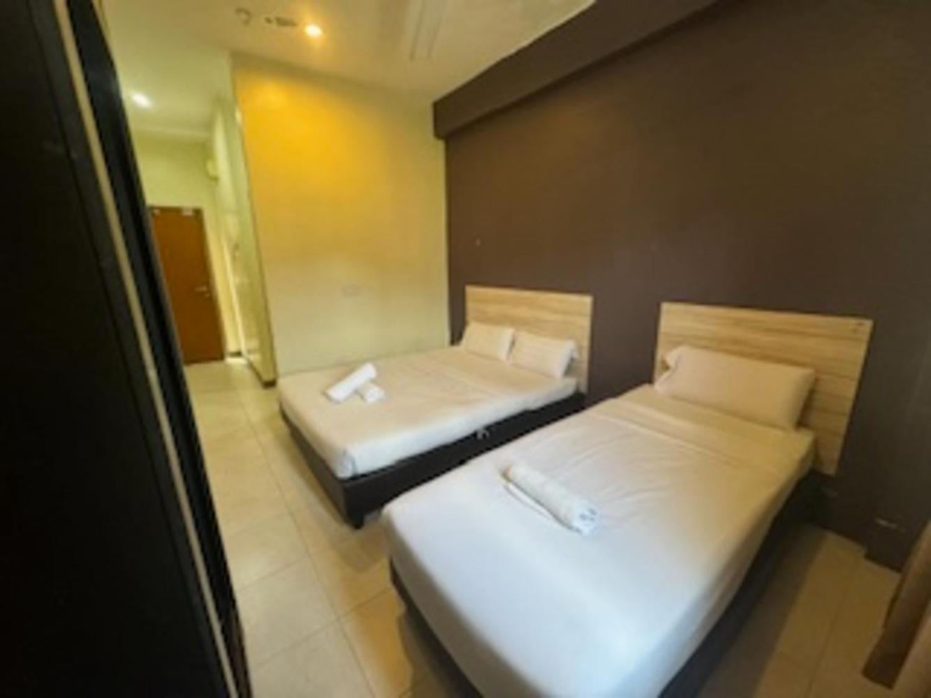 Alia Express Ferringhi Hotel Batu Feringgi Exterior foto